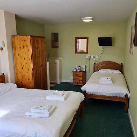 The Blue Cow Hotel South Witham Room photo