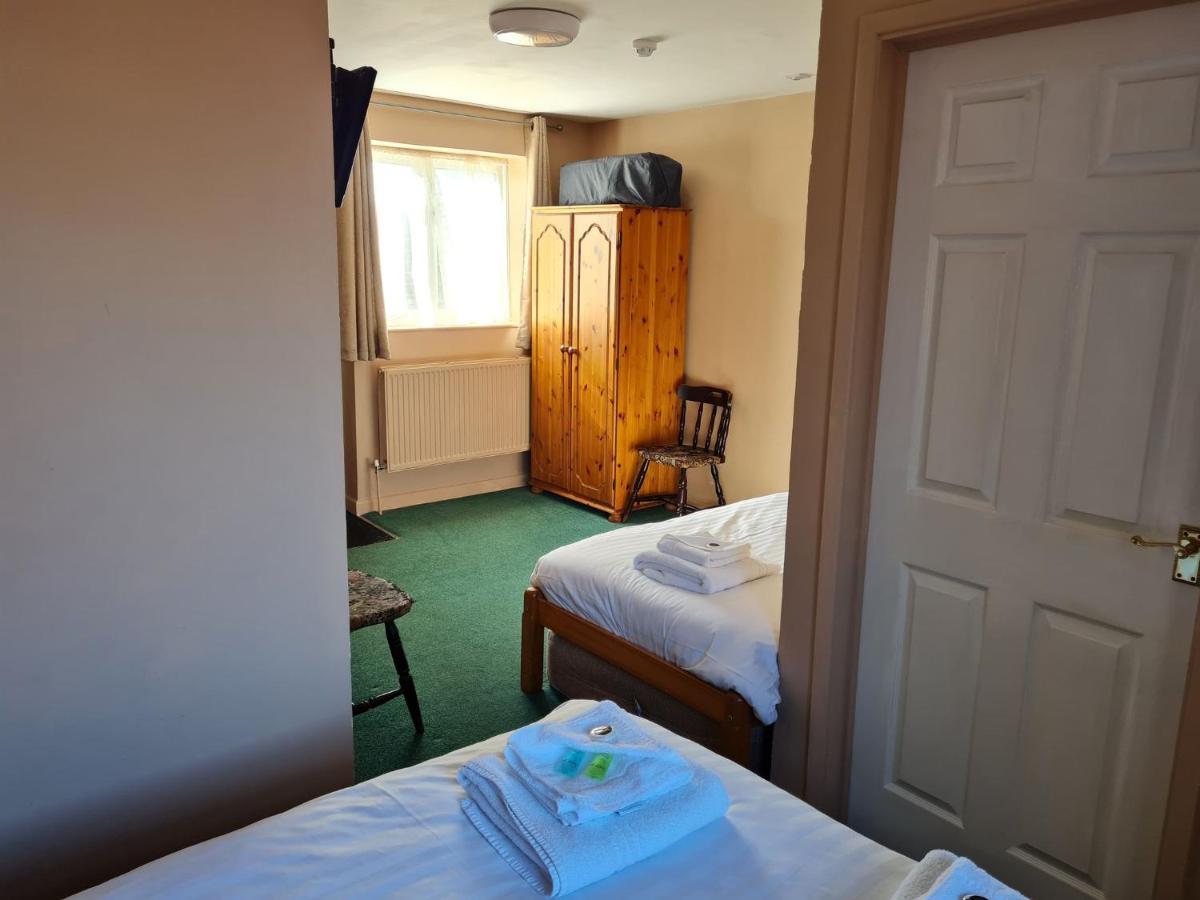 The Blue Cow Hotel South Witham Room photo