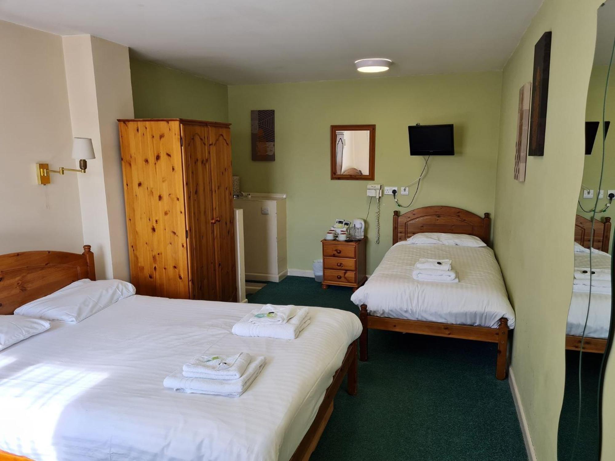 The Blue Cow Hotel South Witham Room photo