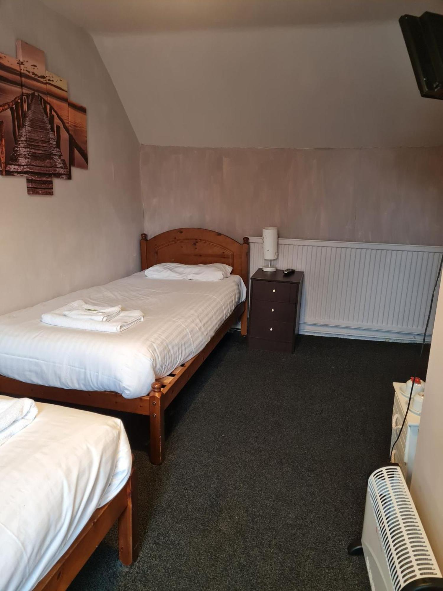 The Blue Cow Hotel South Witham Room photo